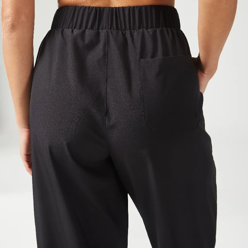 Essential Stretch Training Joggers - Black